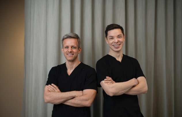 Plastikkirurgene Jes Rødgaard og Kenneth Chiu hos Asteta Clinic