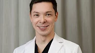 Dr. Kenneth Chiu hos Asteta Clinic