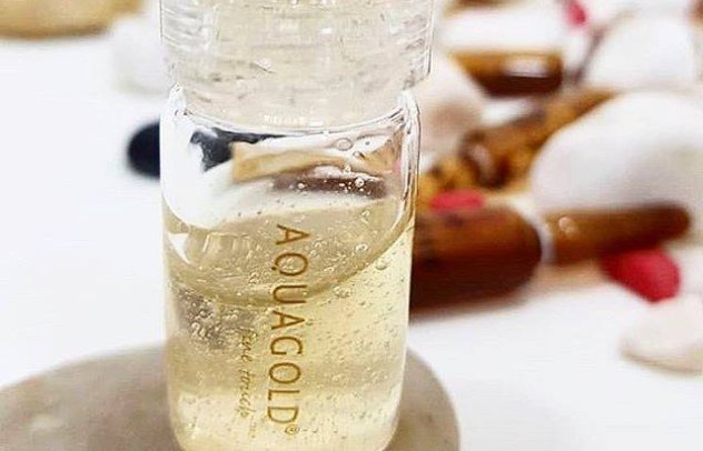 Aquagold i liten gjennomsiktig flaske