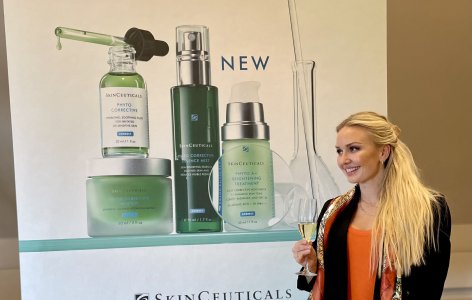 Kosmetisk dermatologisk sykepleier Celine Seeberg på event om hudpleie
