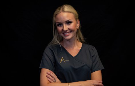 Portrett kosmetisk sykepleier Celina Seeberg hos Asteta Clinic